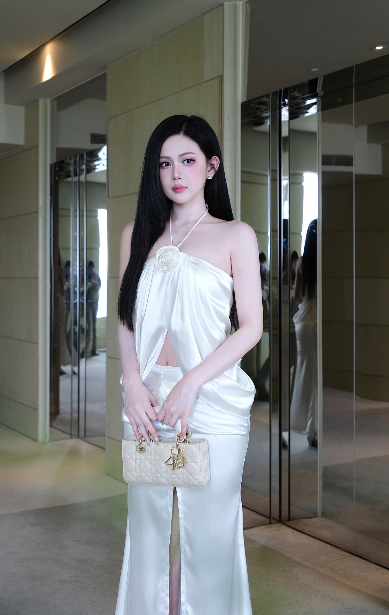 Set Lụa Xẻ Tà + Áo Yếm Hoa