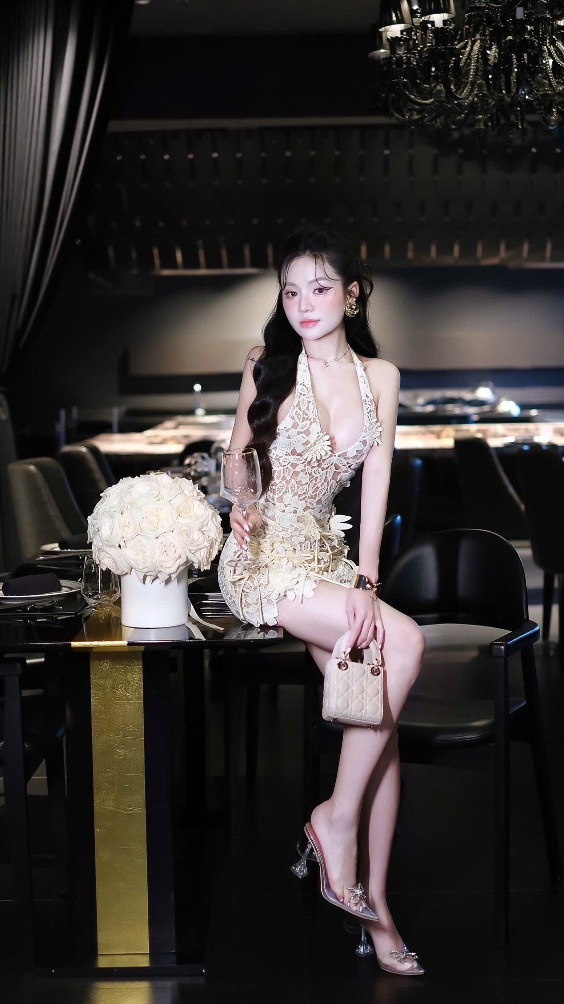 Đầm Cột Yếm Hoa Đính Nơ