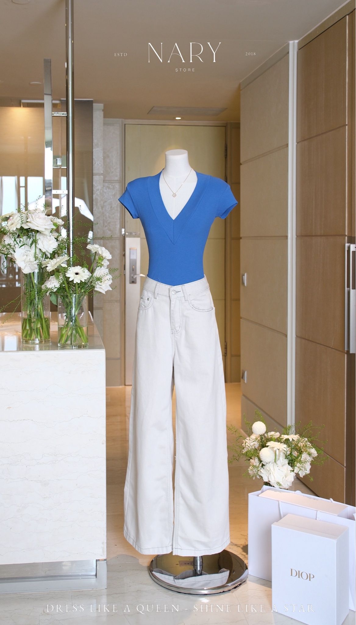 Áo Thun Cổ V Tay Con
