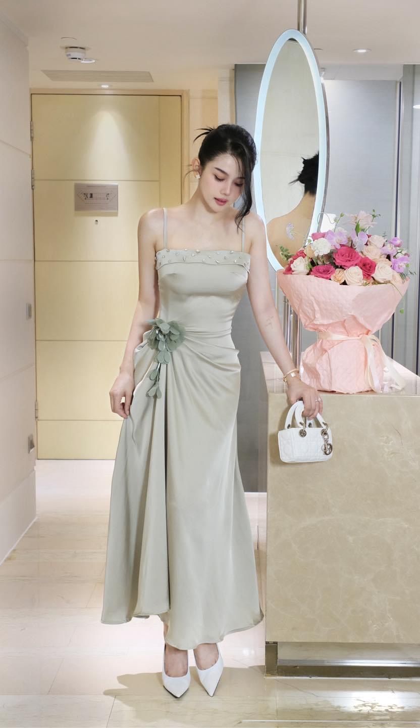 Đầm Lụa Đính Đá Kèm Hoa