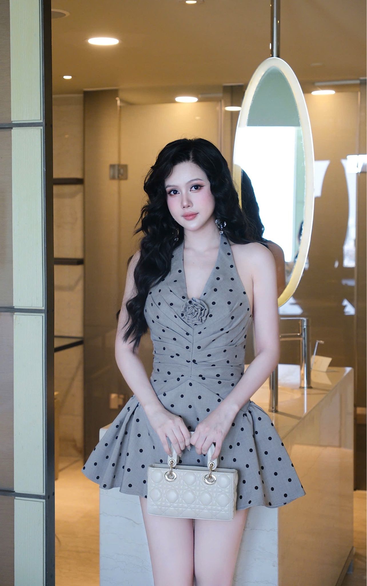 Đầm Yếm Chấm Bi Kèm Hoa