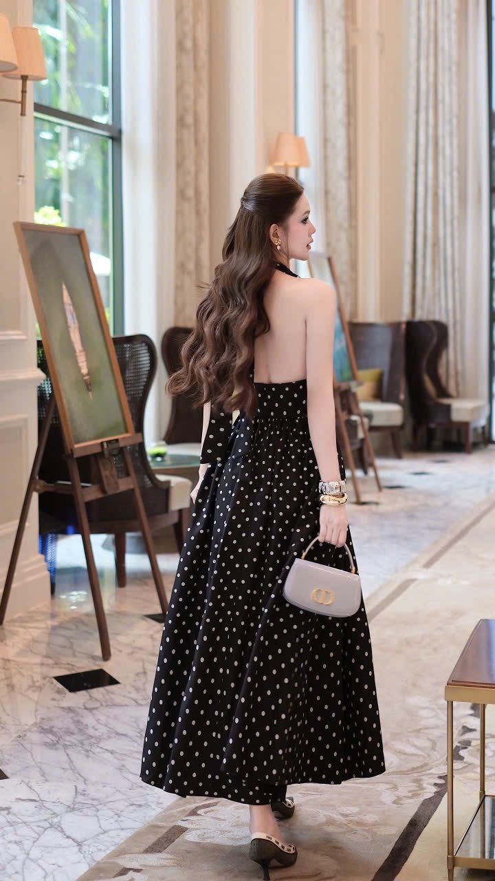 Đầm Chấm Bi Dài Cột Yếm