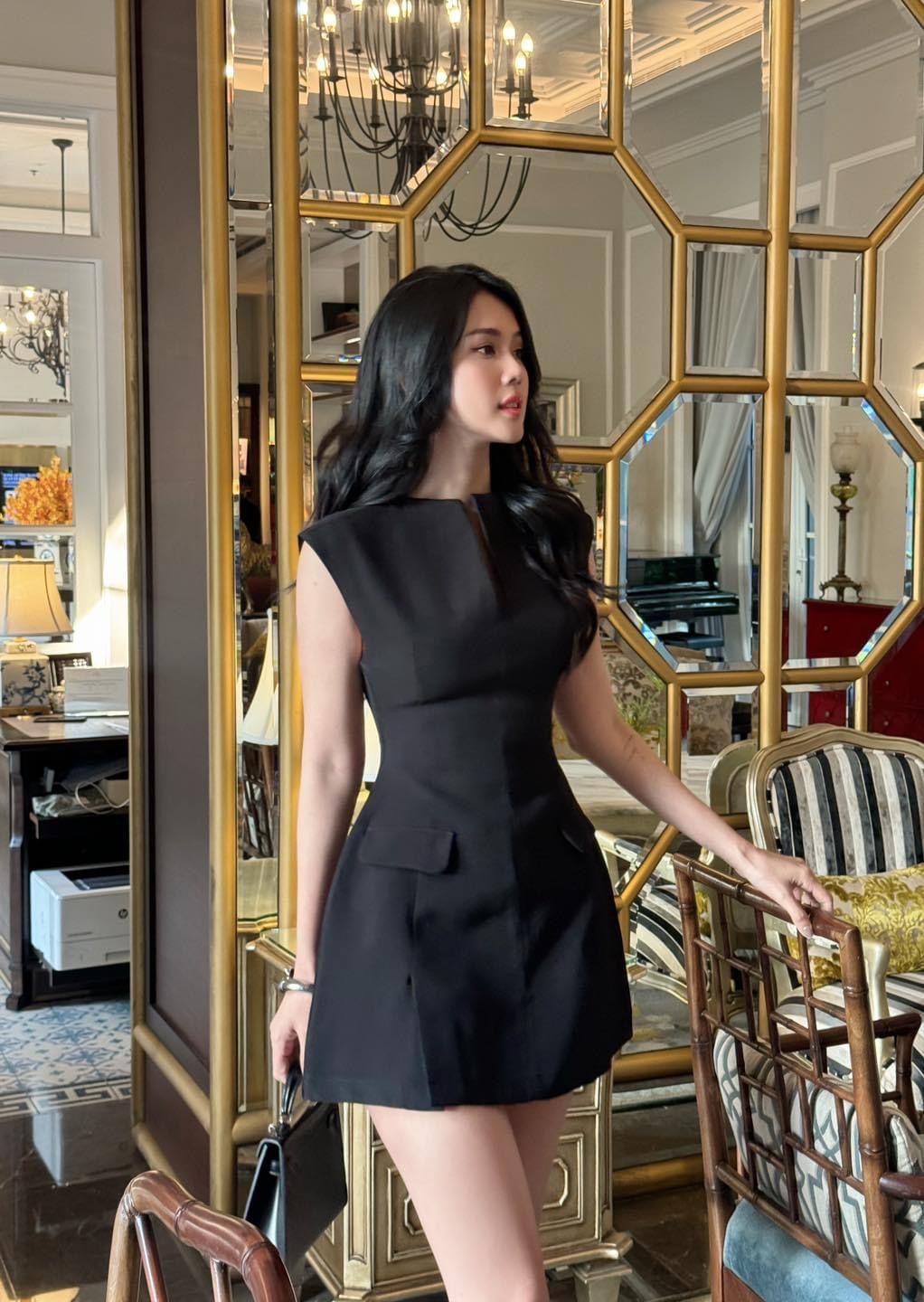 Đầm A Shape Vneck