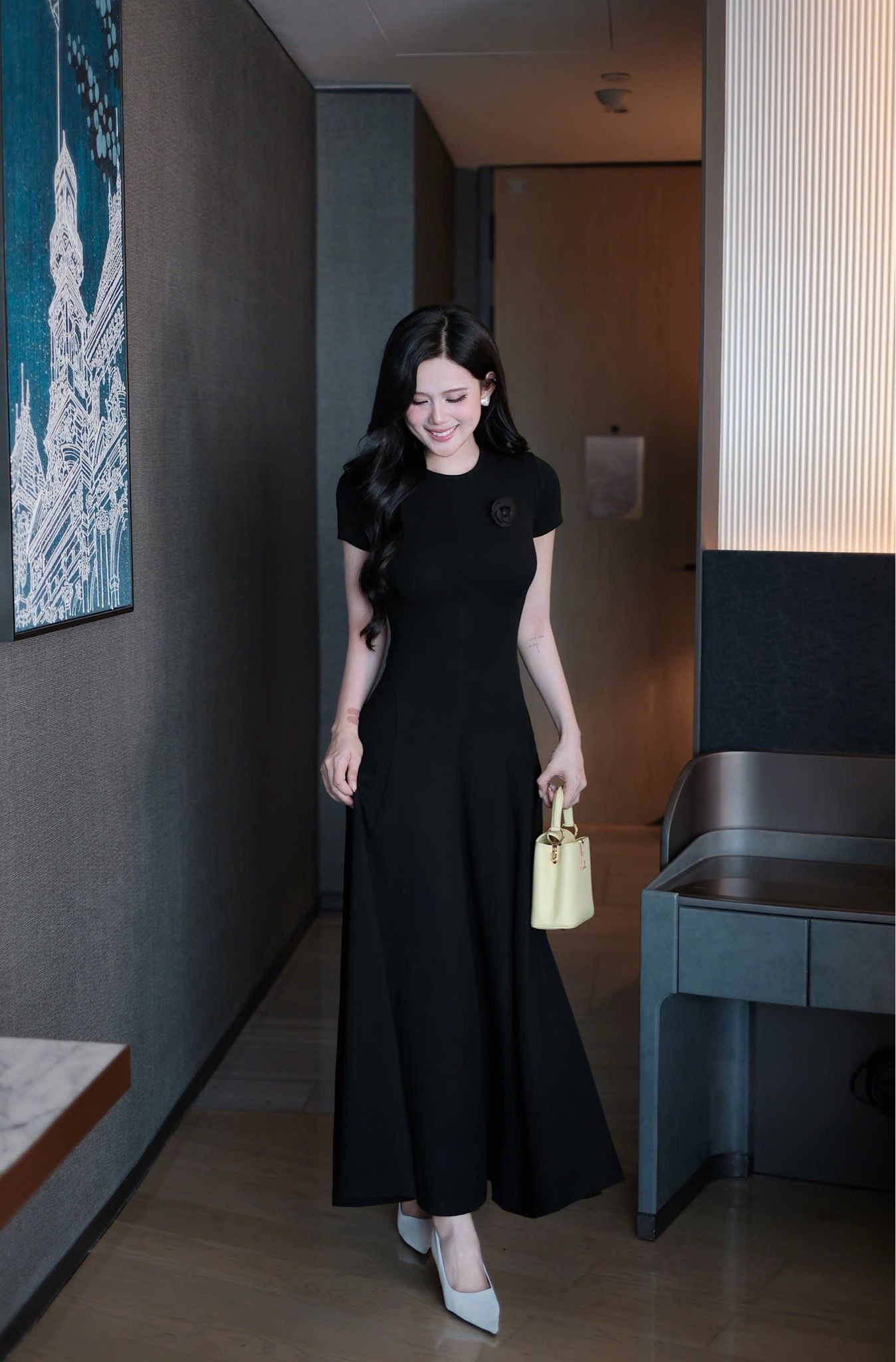 Đầm Thun Trơn Kèm Hoa