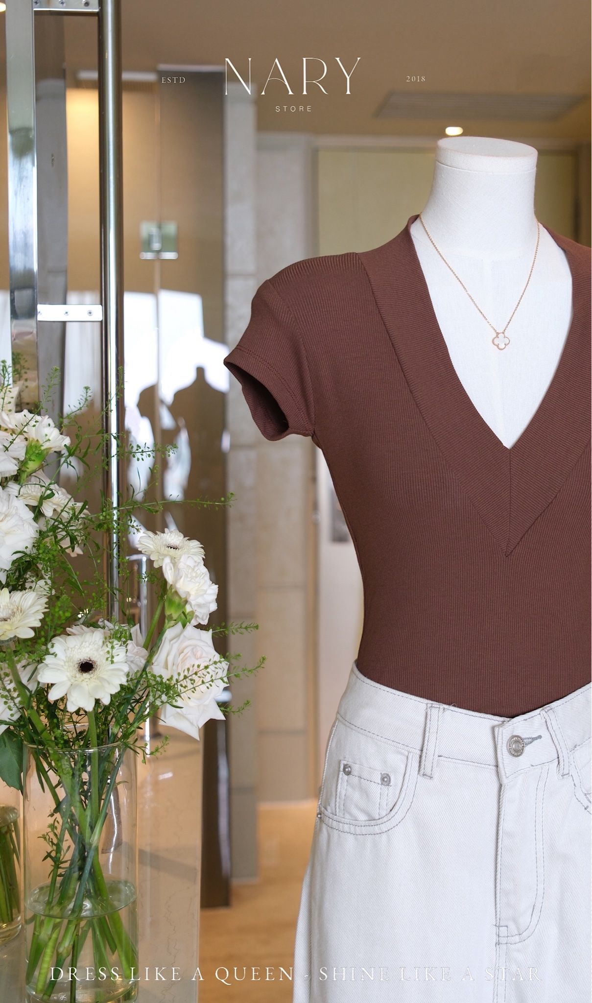 Áo Thun Cổ V Tay Con
