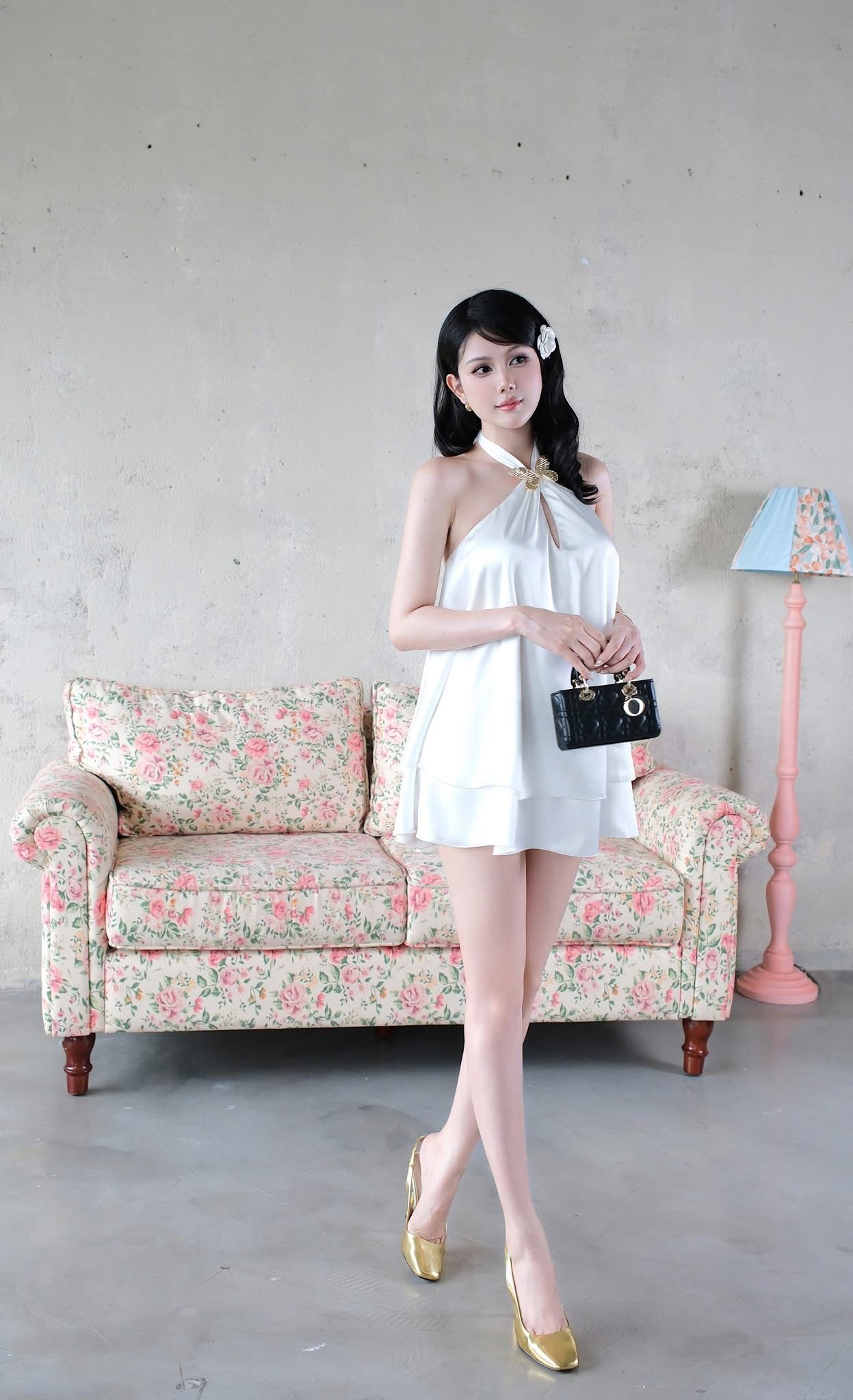 Đầm Lụa Tầng Khoét Kèm Bướm