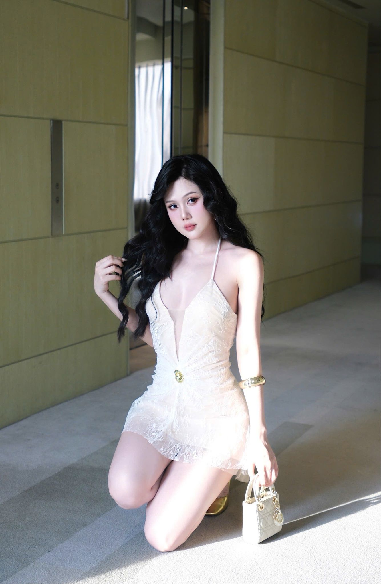 Đầm Yếm Ren Kèm Charm