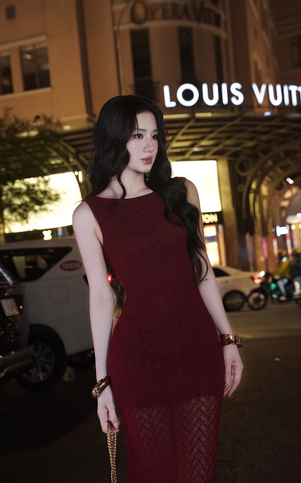 Đầm Ren Đuôi Cá Hở Lưng