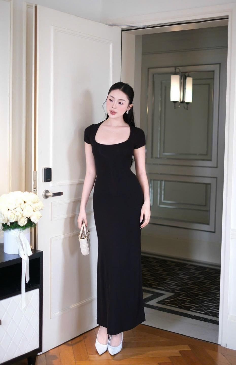 Đầm Thun Cổ U Khoét Lưng