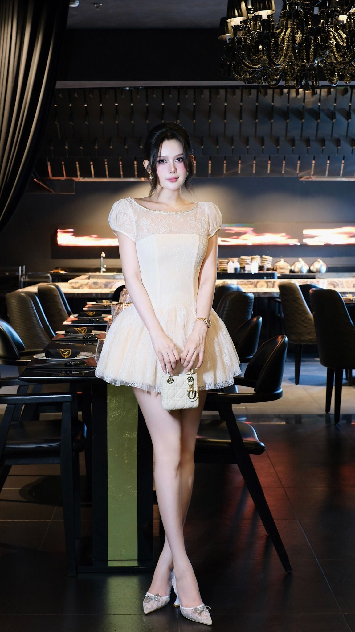 Đầm Ren Tay Phồng Viền Đá