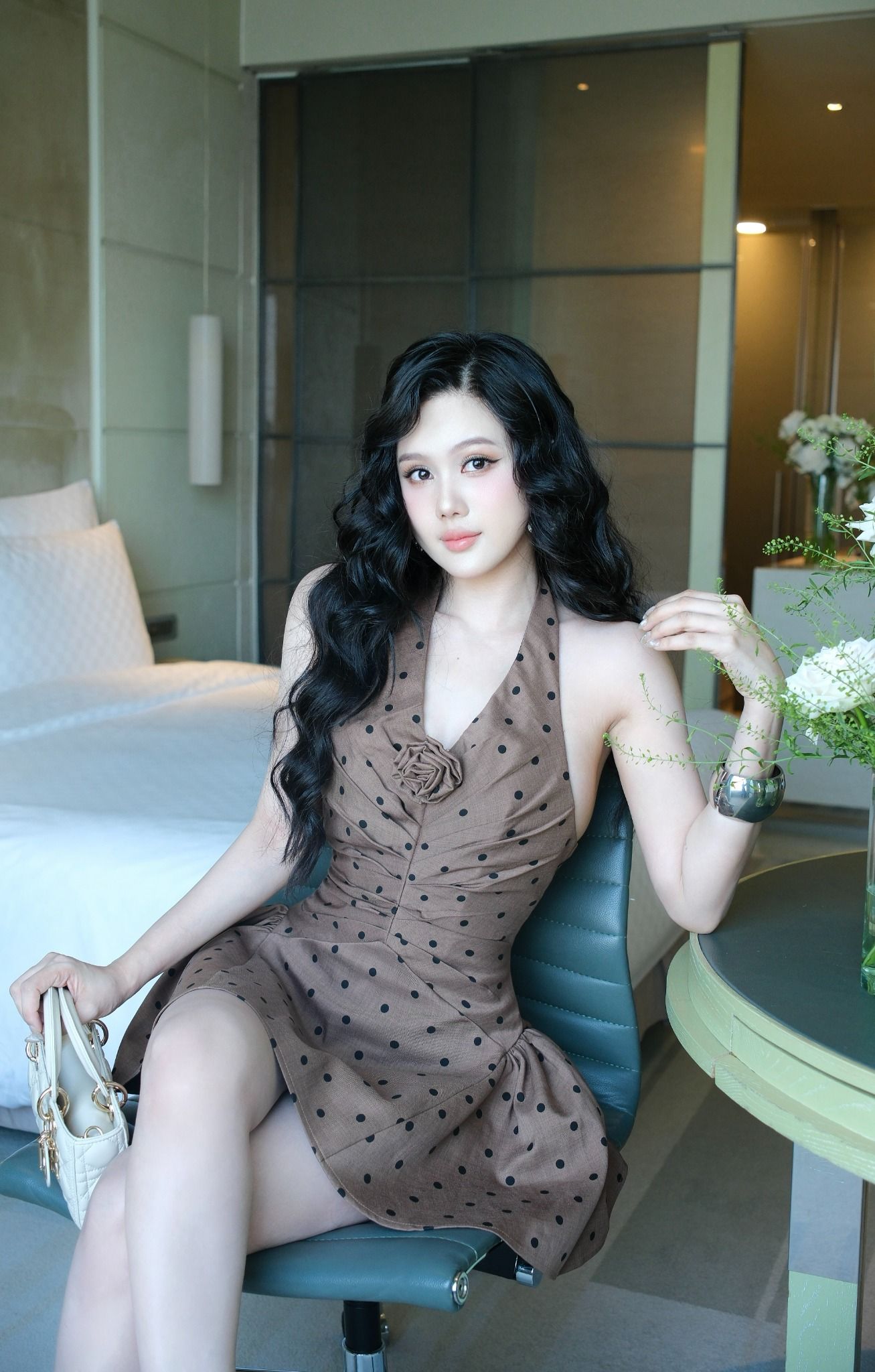 Đầm Yếm Chấm Bi Kèm Hoa
