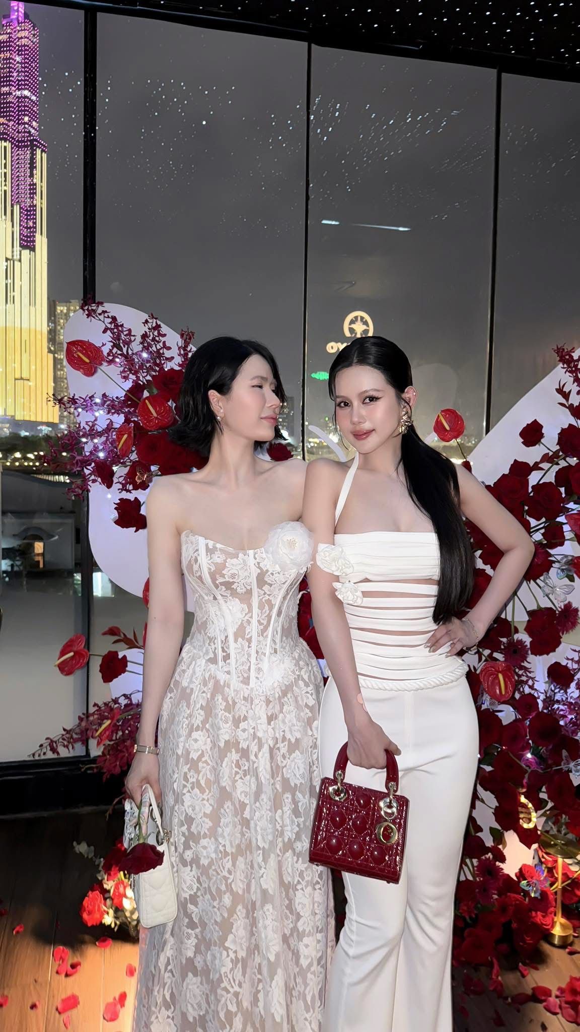 Set Áo Dây Đính Hoa Quần Loe