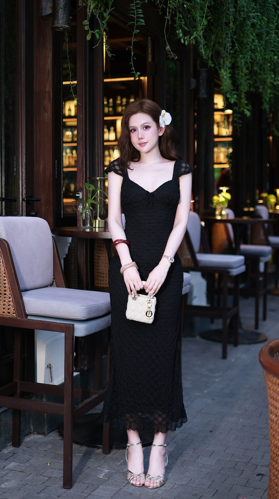 Đầm Ren Hoa Nổi Đính Nơ