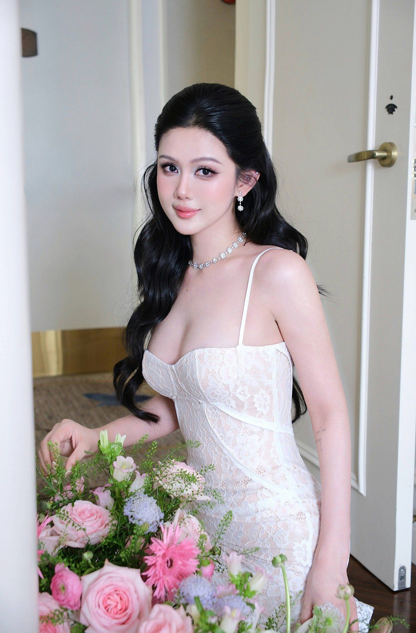 Đầm Ren Nền Hoa Đuôi Cá