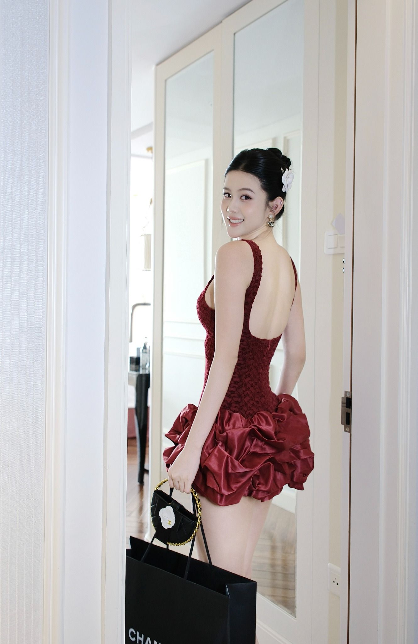 Đầm Ren Hở Lưng Tùng Bí