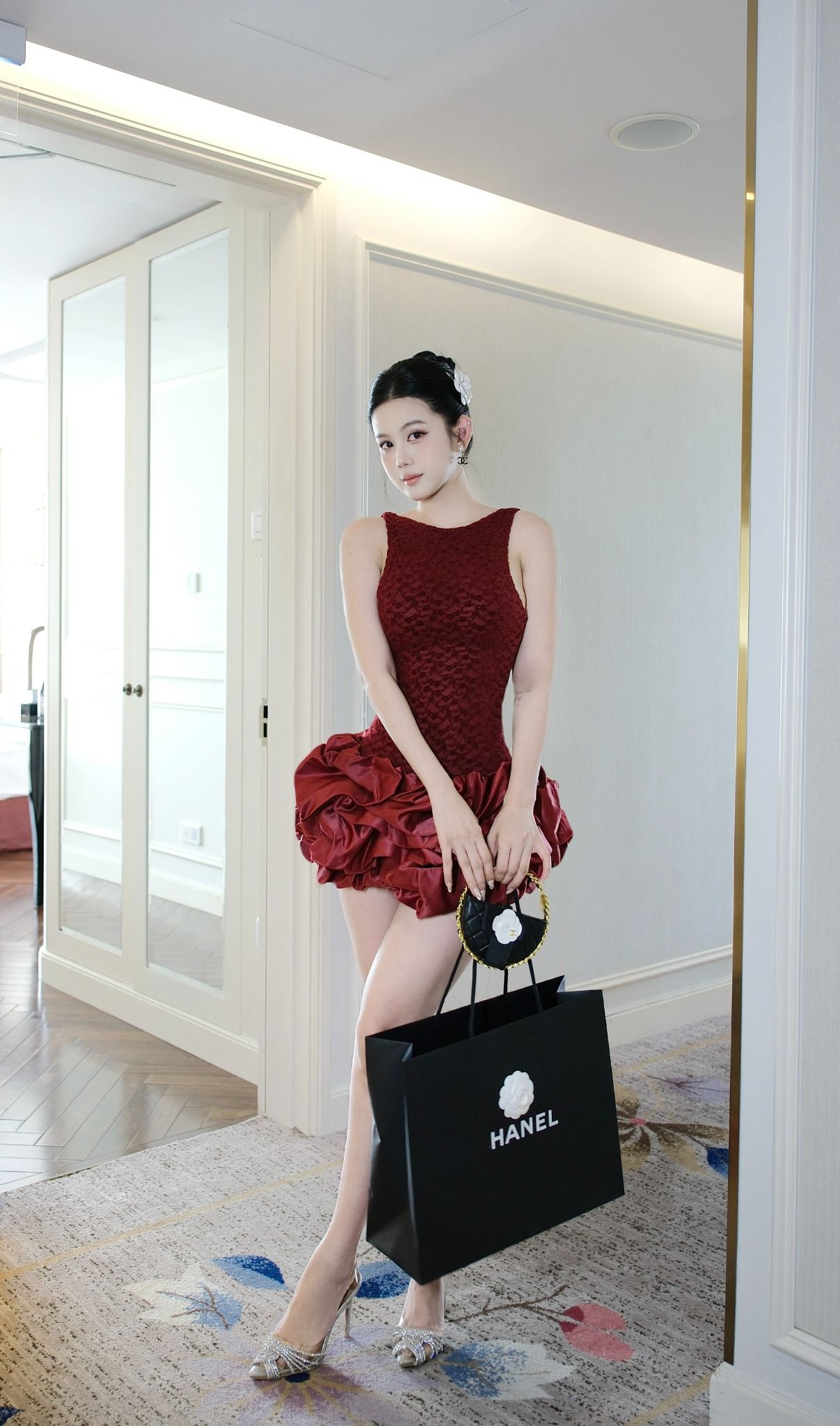 Đầm Ren Hở Lưng Tùng Bí