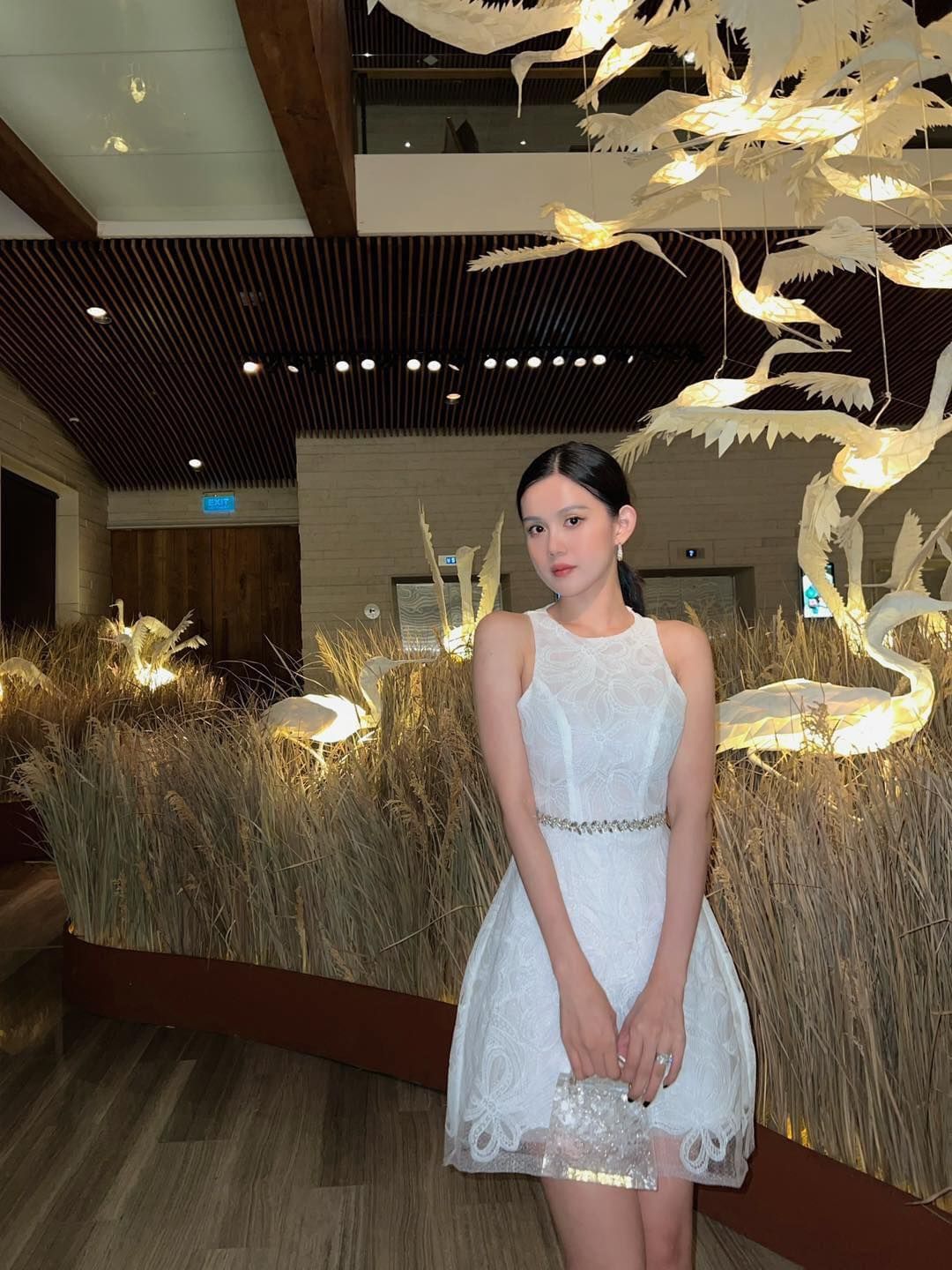 Đầm Ren Eo Viền Đá