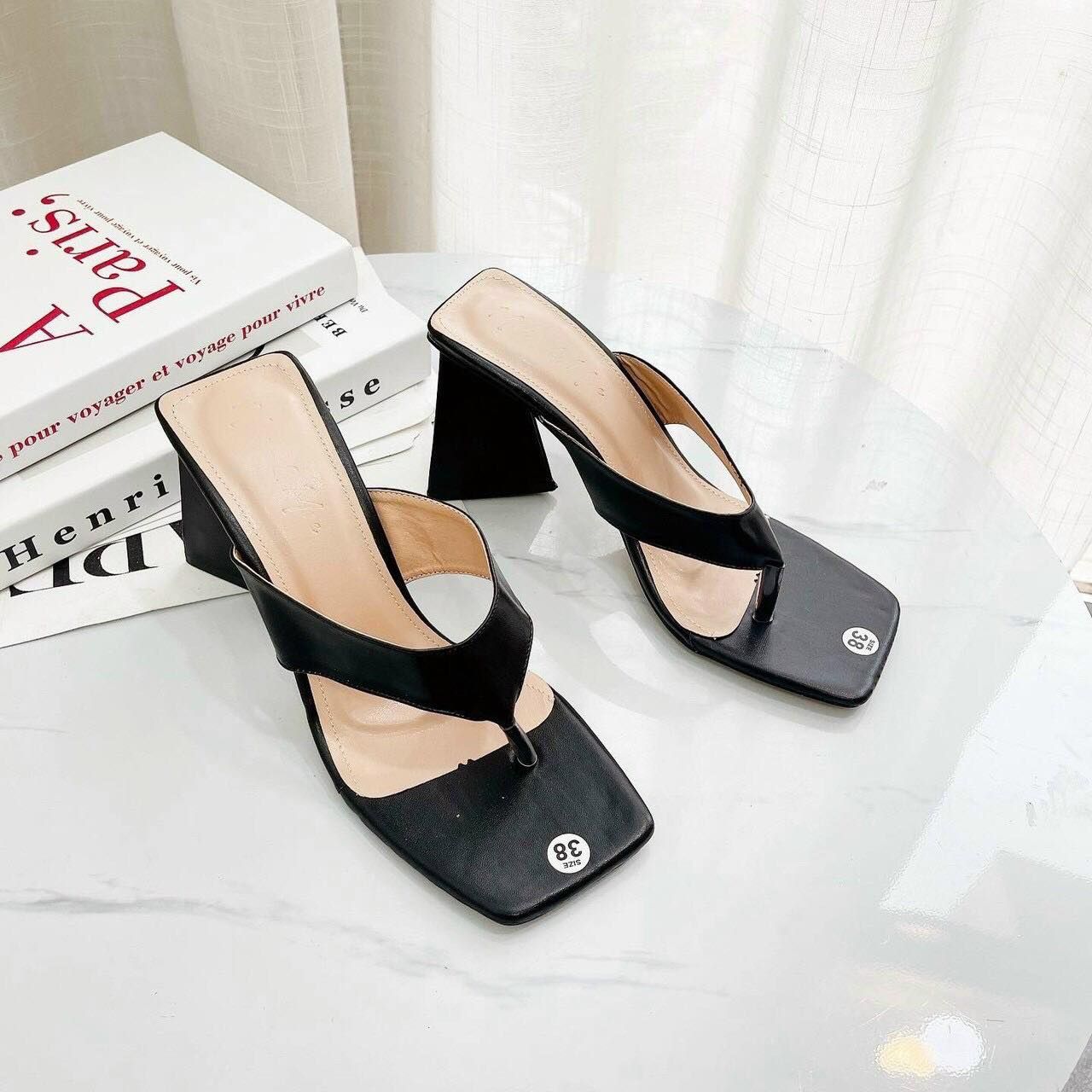 Guốc Xỏ Ngón