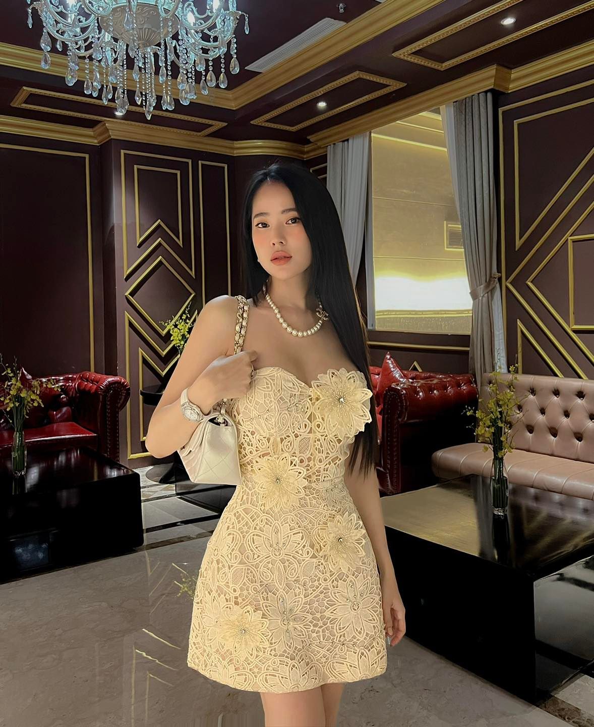 Đầm Ren Hoa Kết Cườm