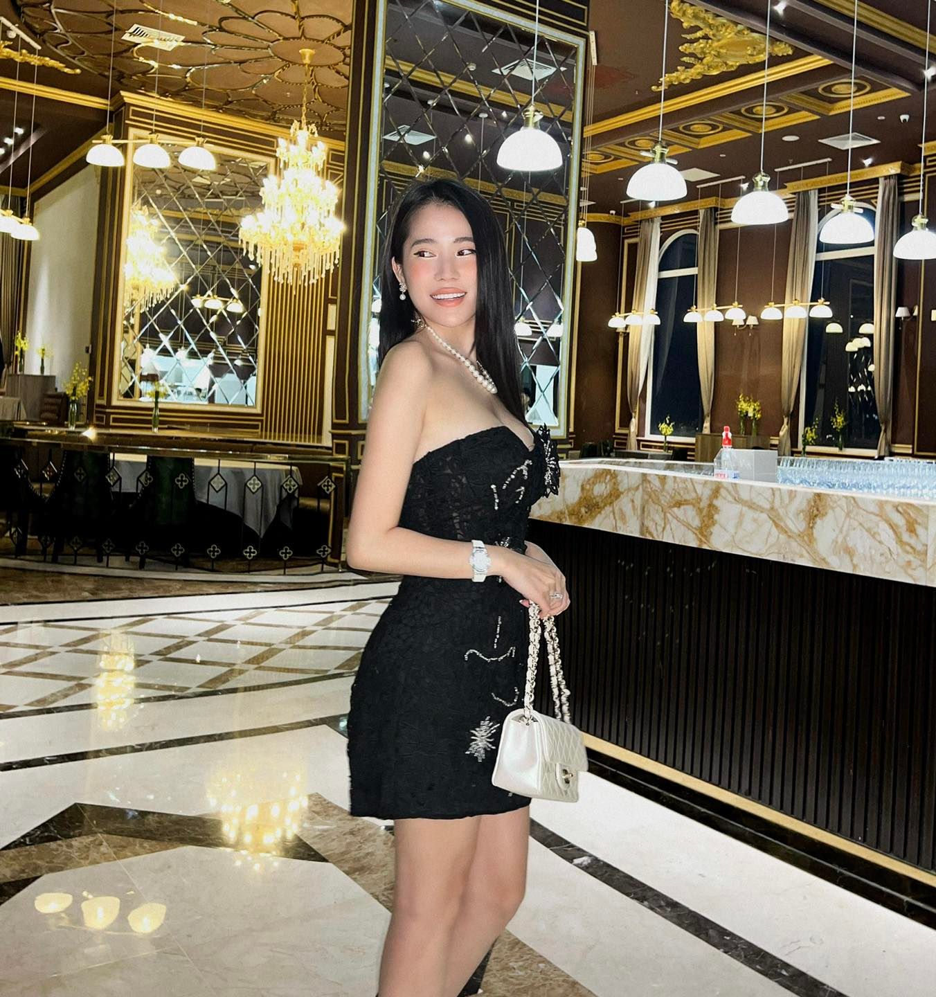 Đầm Ren Hoa Kết Cườm
