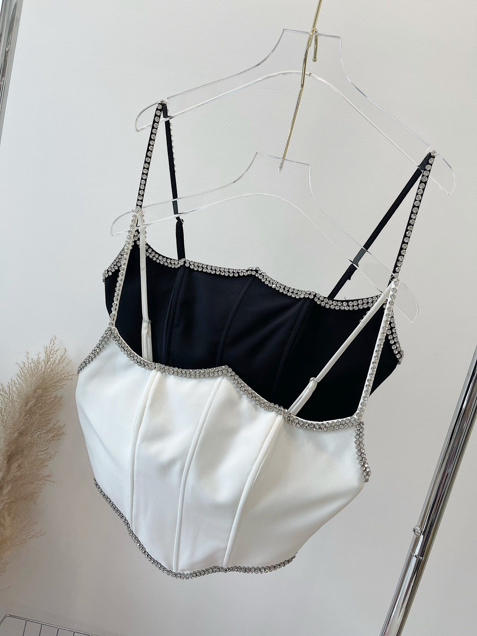 Áo Tà Nhọn Viền Đá
