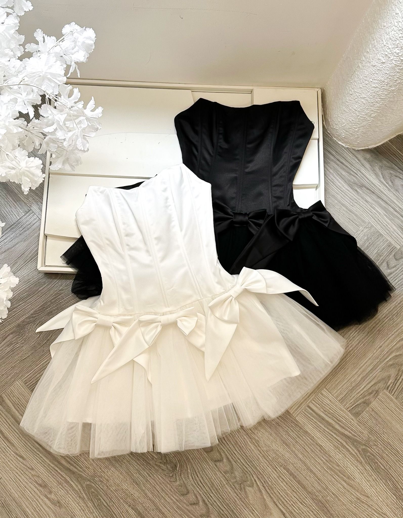 Đầm Cúp Xòe Lưới Đính Nơ To