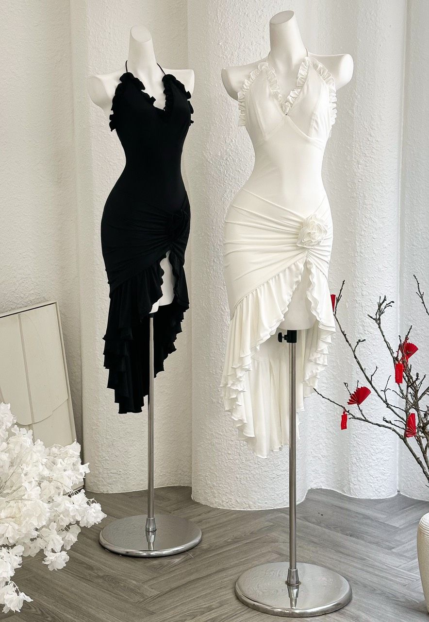 Đầm Bèo Yếm Đắp Chéo Đính Bông
