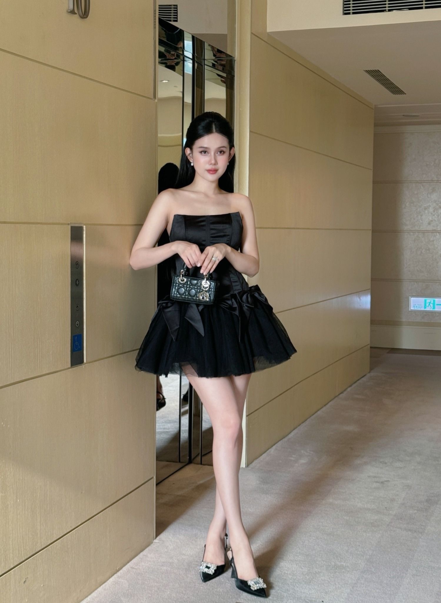 Đầm Cúp Xòe Lưới Đính Nơ To