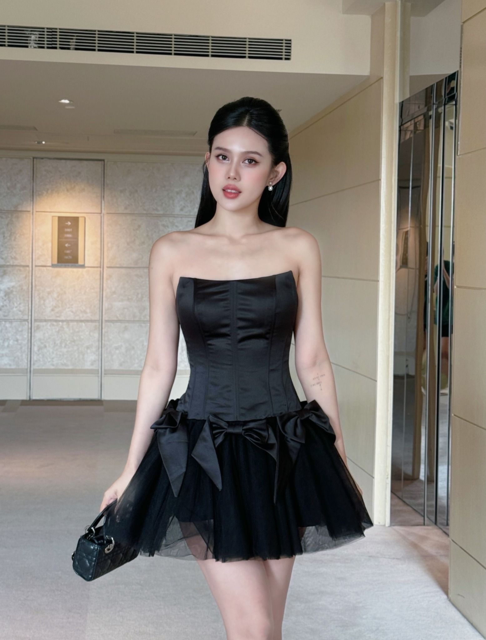 Đầm Cúp Xòe Lưới Đính Nơ To