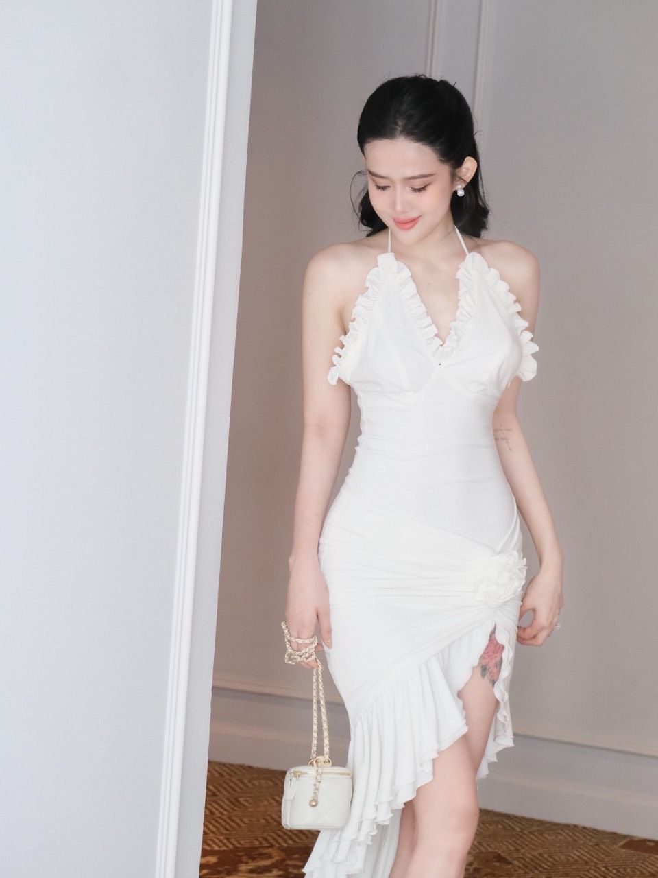 Đầm Bèo Yếm Đắp Chéo Đính Bông