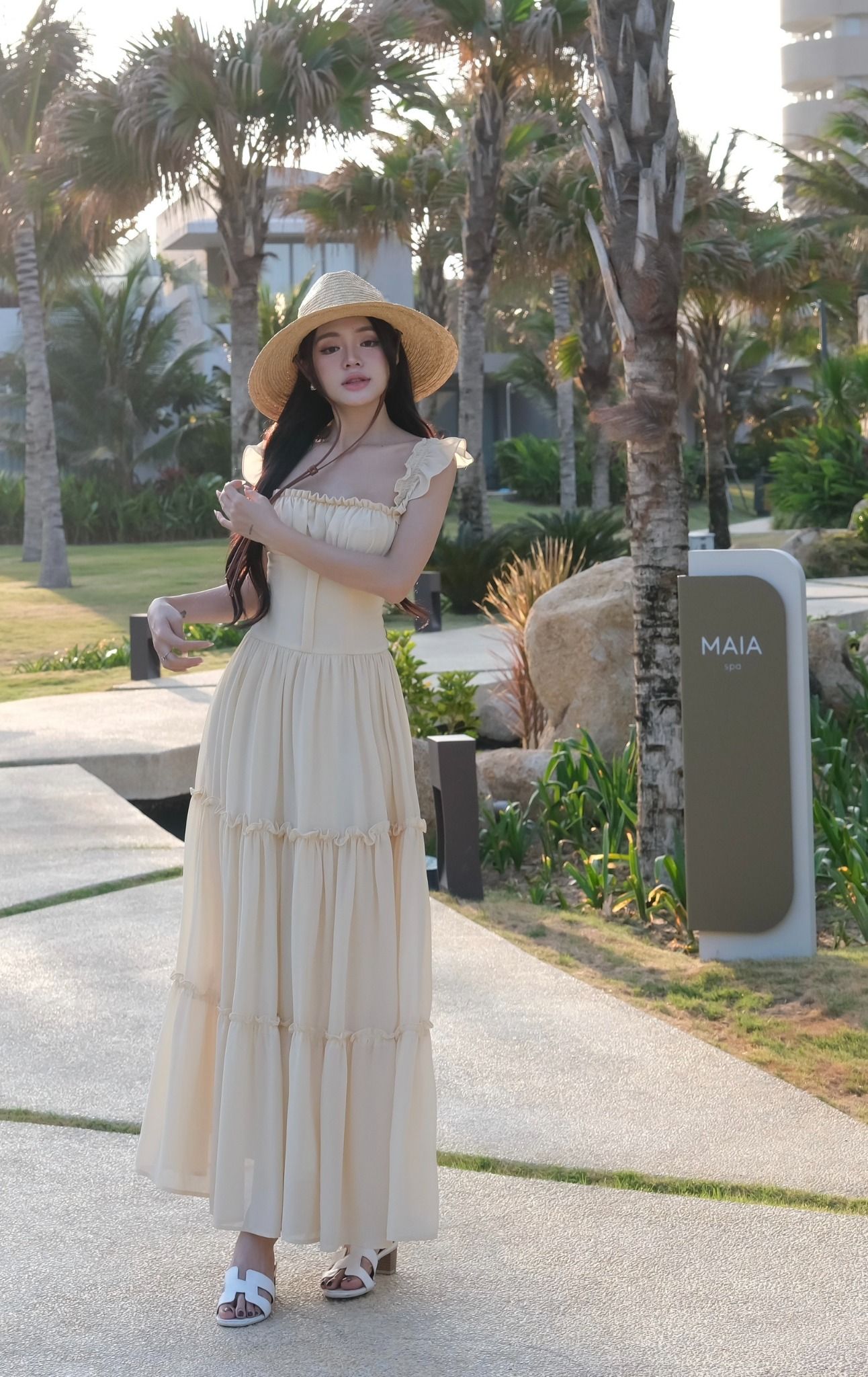 Maxi Voan Tầng Nút Bọc