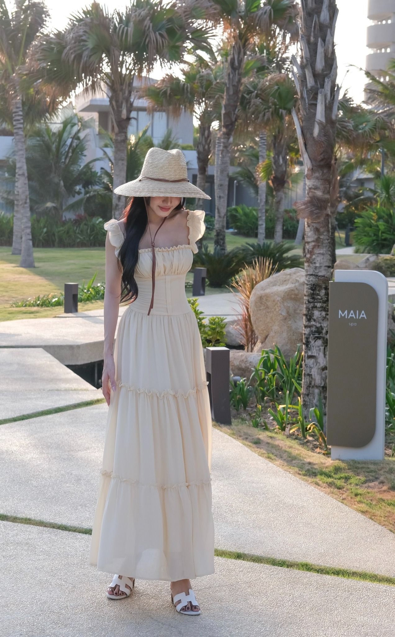 Maxi Voan Tầng Nút Bọc