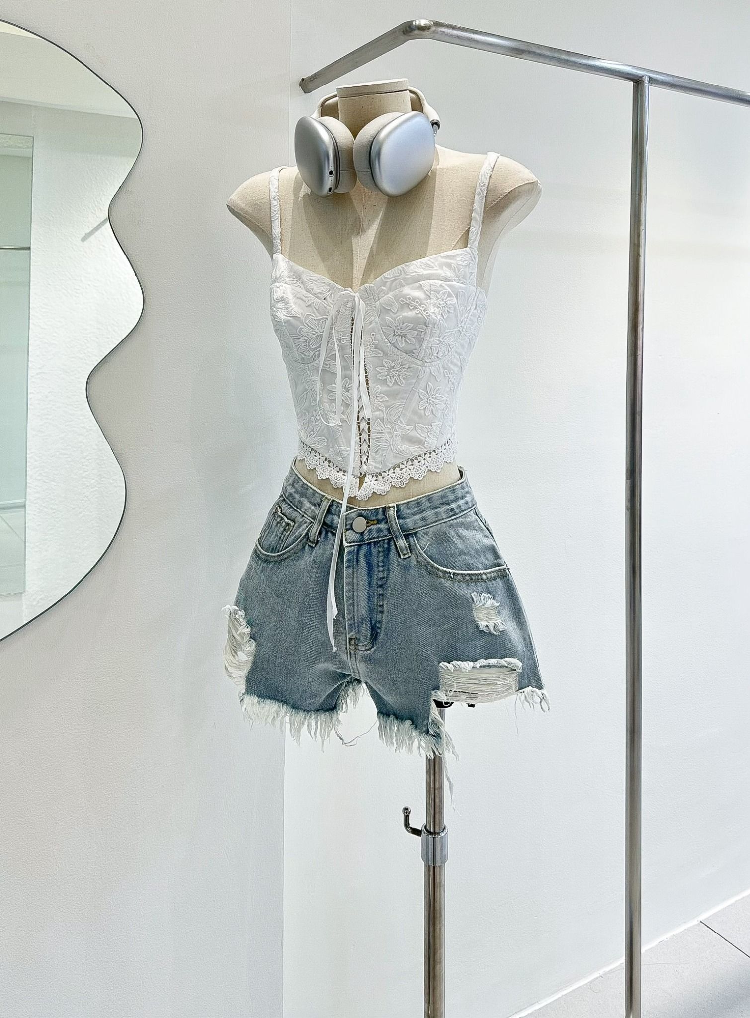 Quần Short Jean Lai Rách