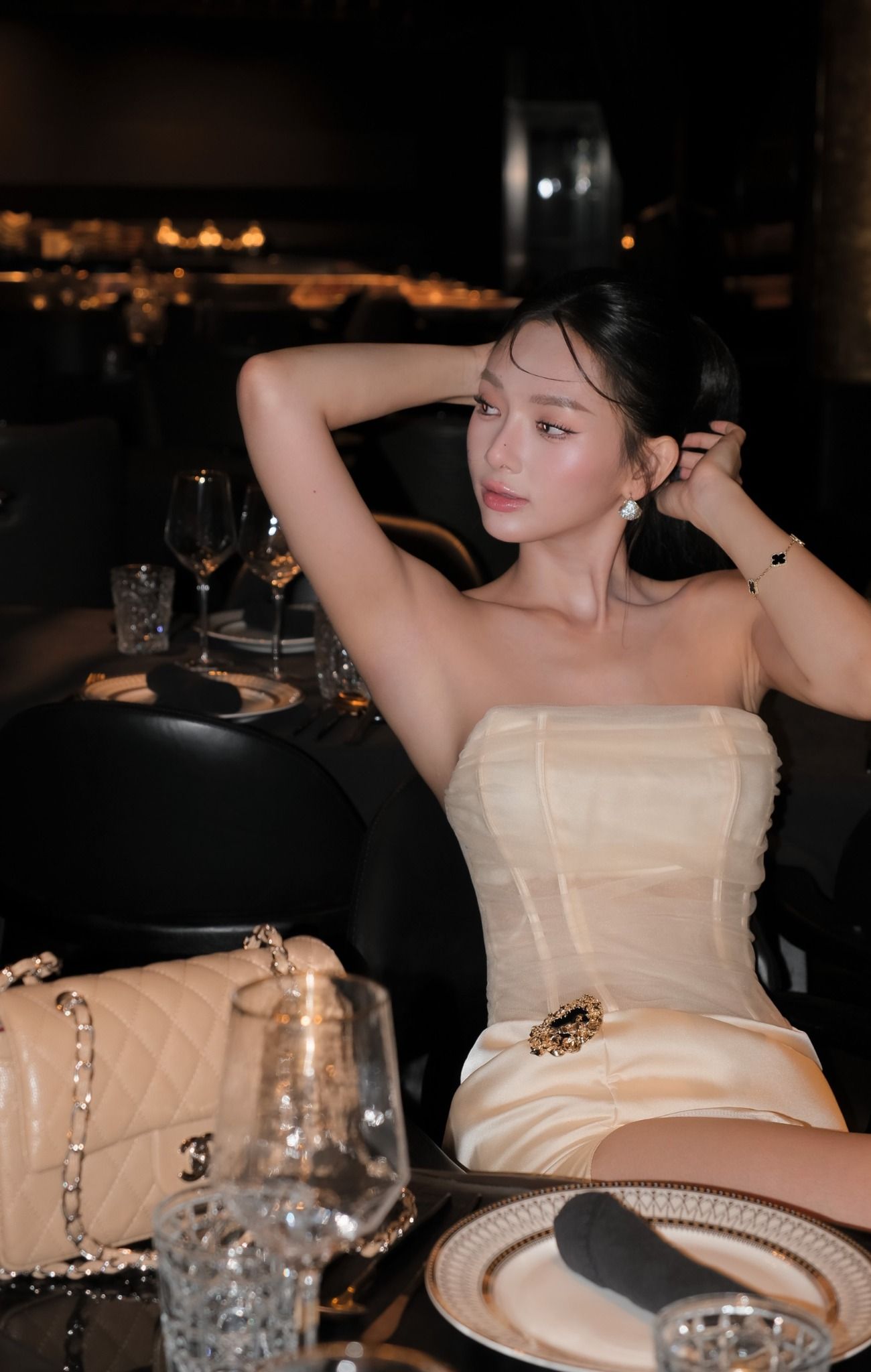 Đầm Cúp Lưới Nhúng Kèm Cài
