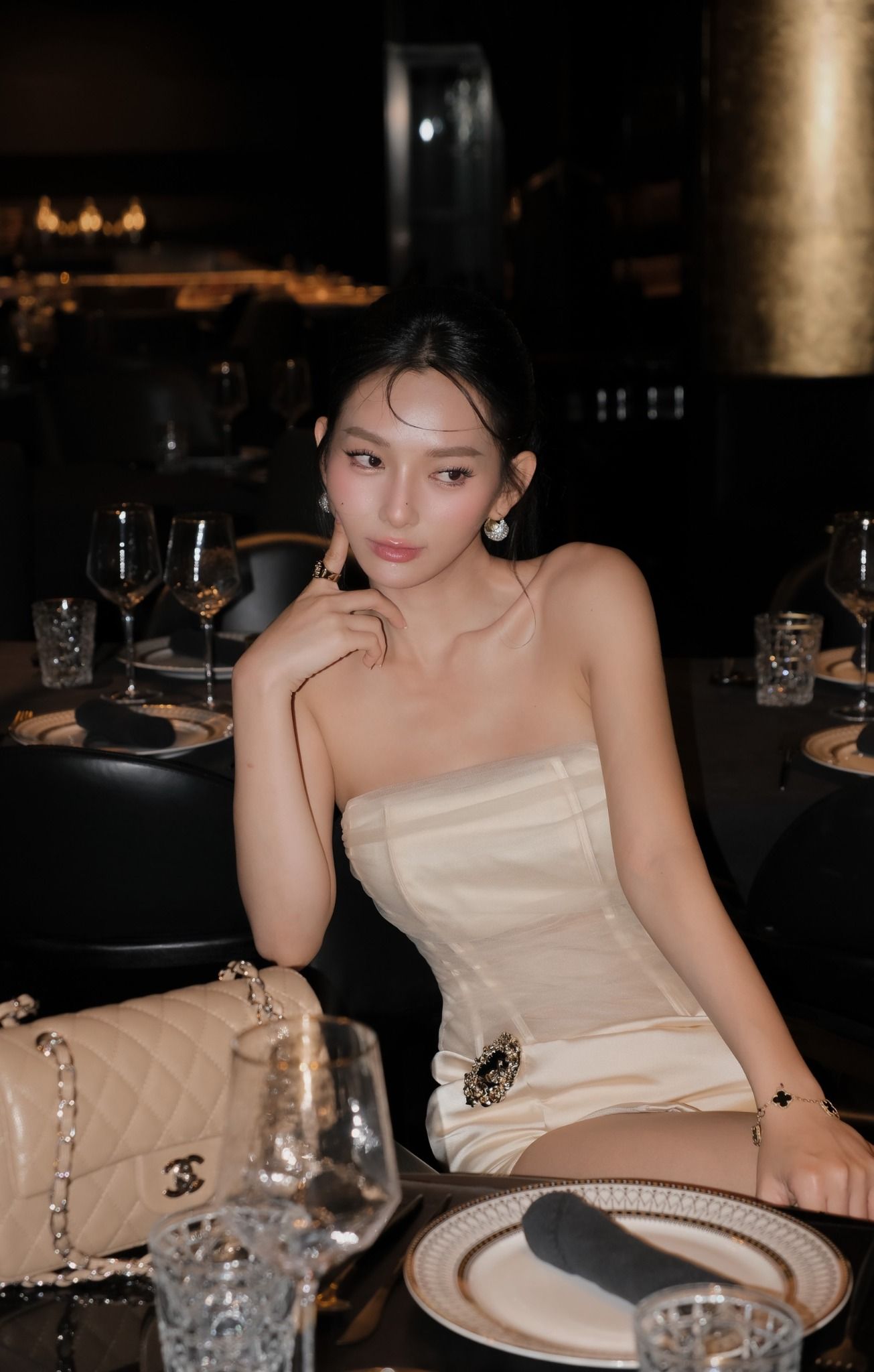 Đầm Cúp Lưới Nhúng Kèm Cài