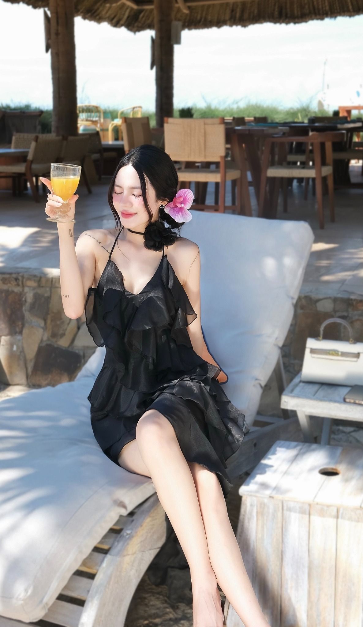 Đầm Voan Yếm Tầng Xéo Kèm Hoa