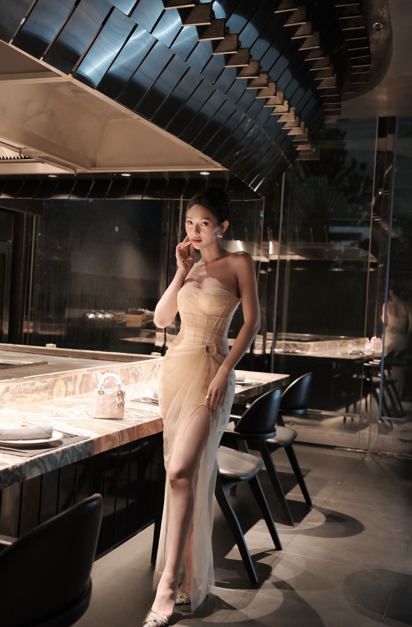Đầm Ren Lưới Cúp Ngực 1 Vai