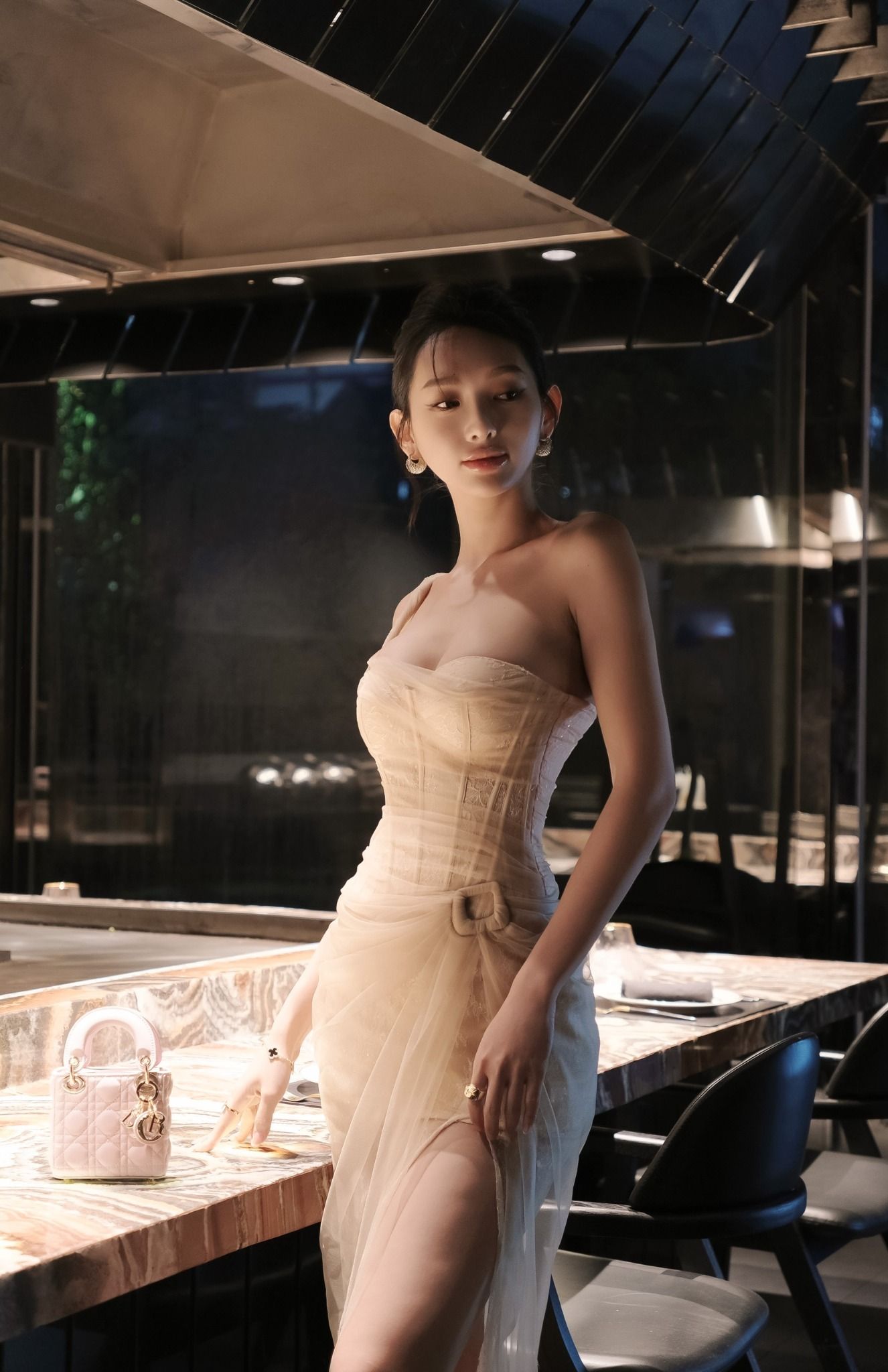 Đầm Ren Lưới Cúp Ngực 1 Vai