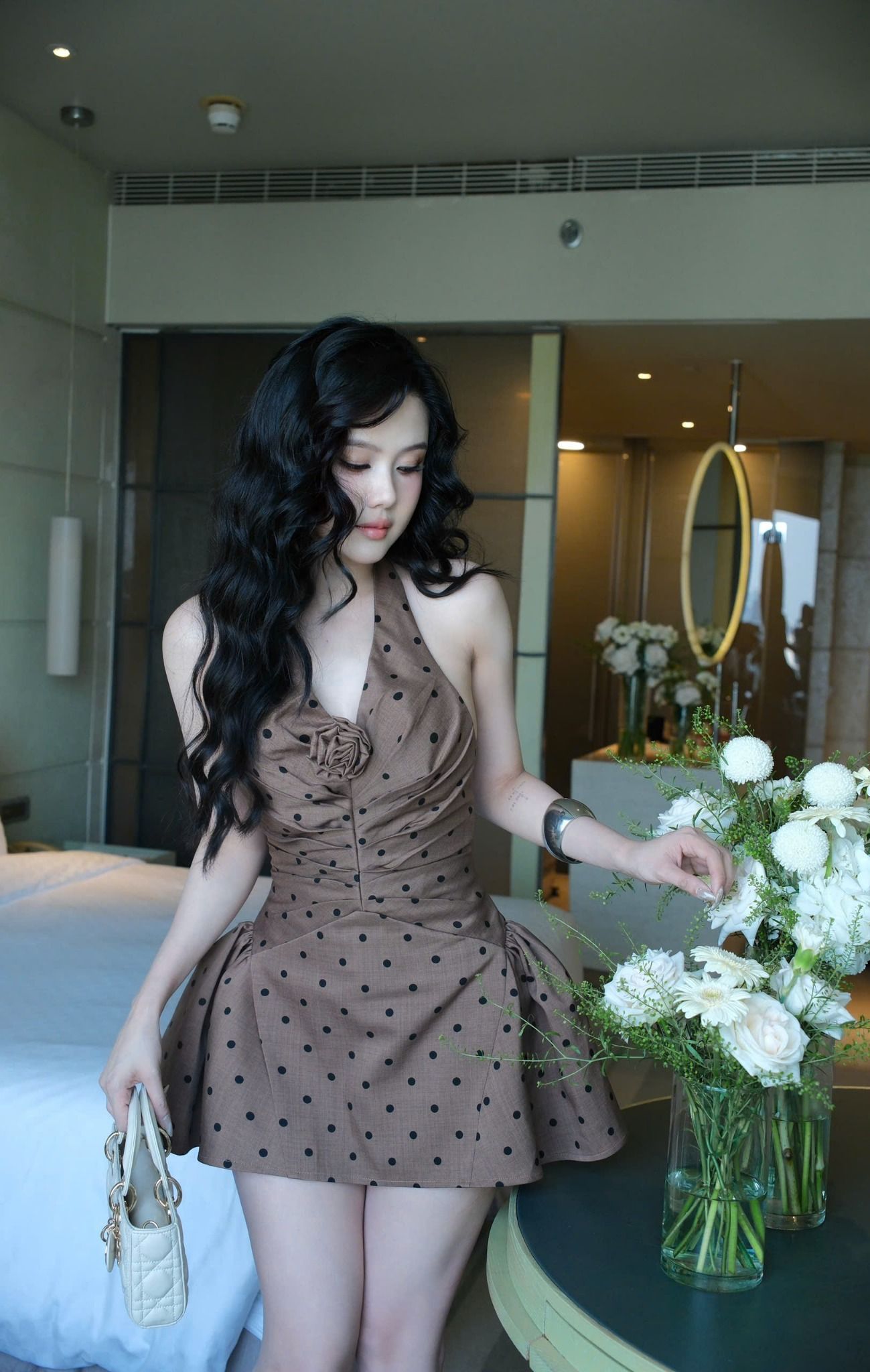 Đầm Yếm Chấm Bi Kèm Hoa