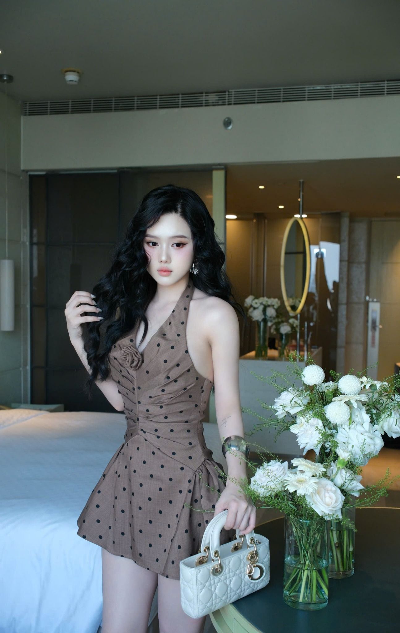 Đầm Yếm Chấm Bi Kèm Hoa