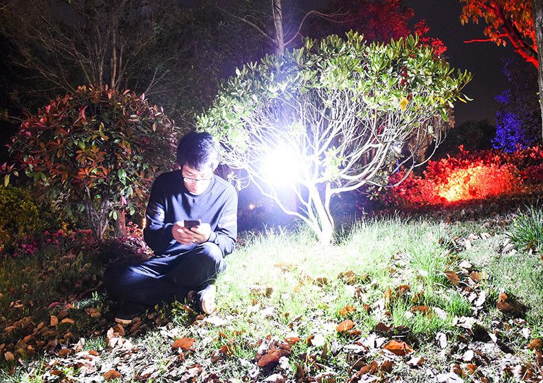 Bóng Đèn Năng Lượng Mặt Trời 100W 42LED