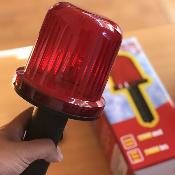 Đèn Cảnh Báo Công Trình Cầm Tay SW-1601 Dùng Pin Xoay Nhấp Nháy 360 Độ