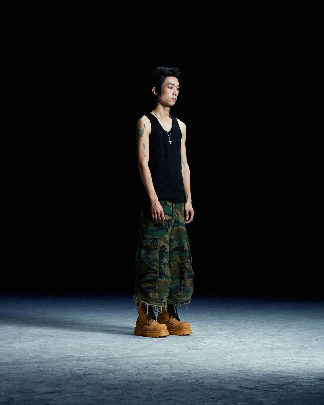 THE GIGANTIC WOLF COMBAT BOOT