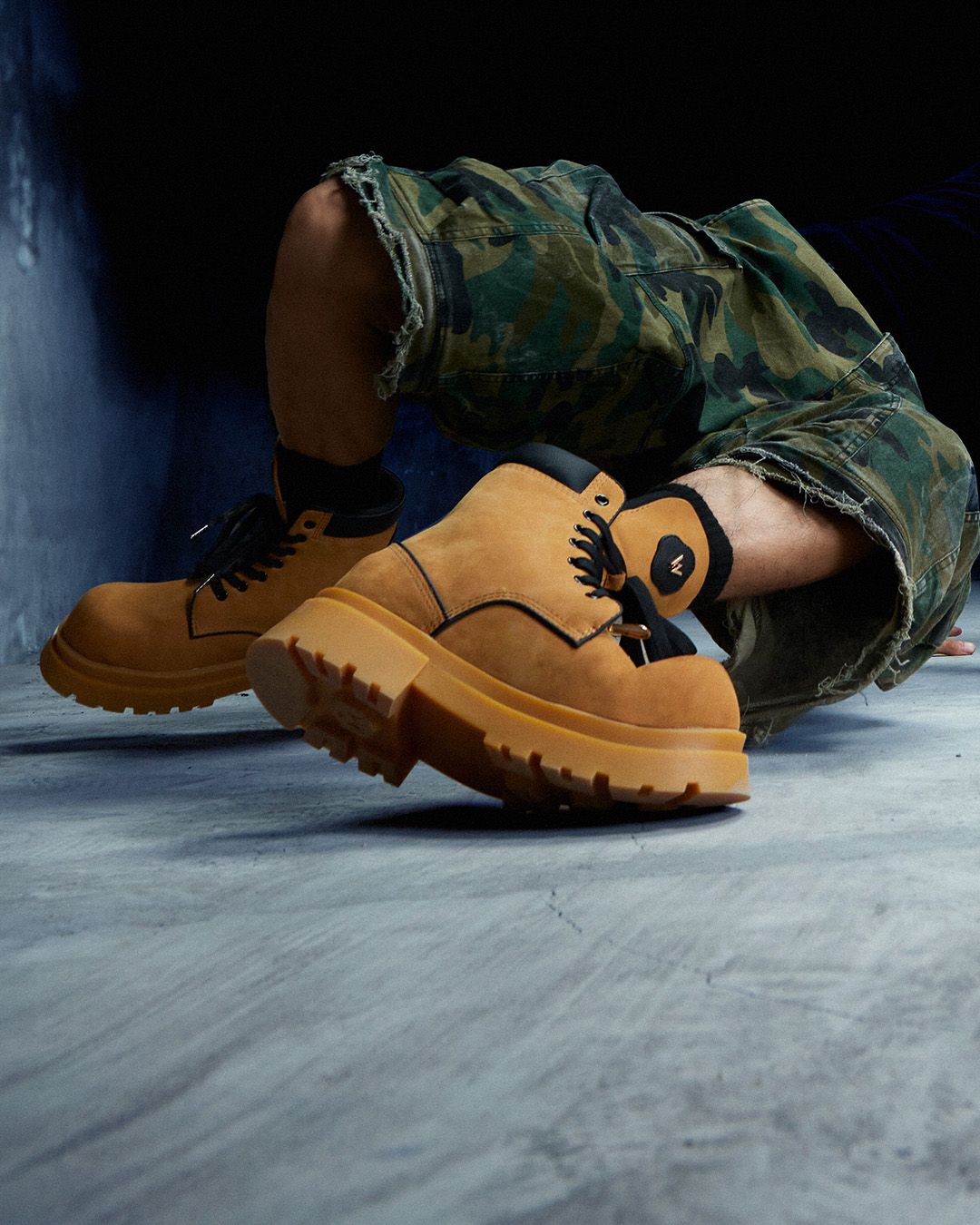 THE GIGANTIC WOLF COMBAT BOOT