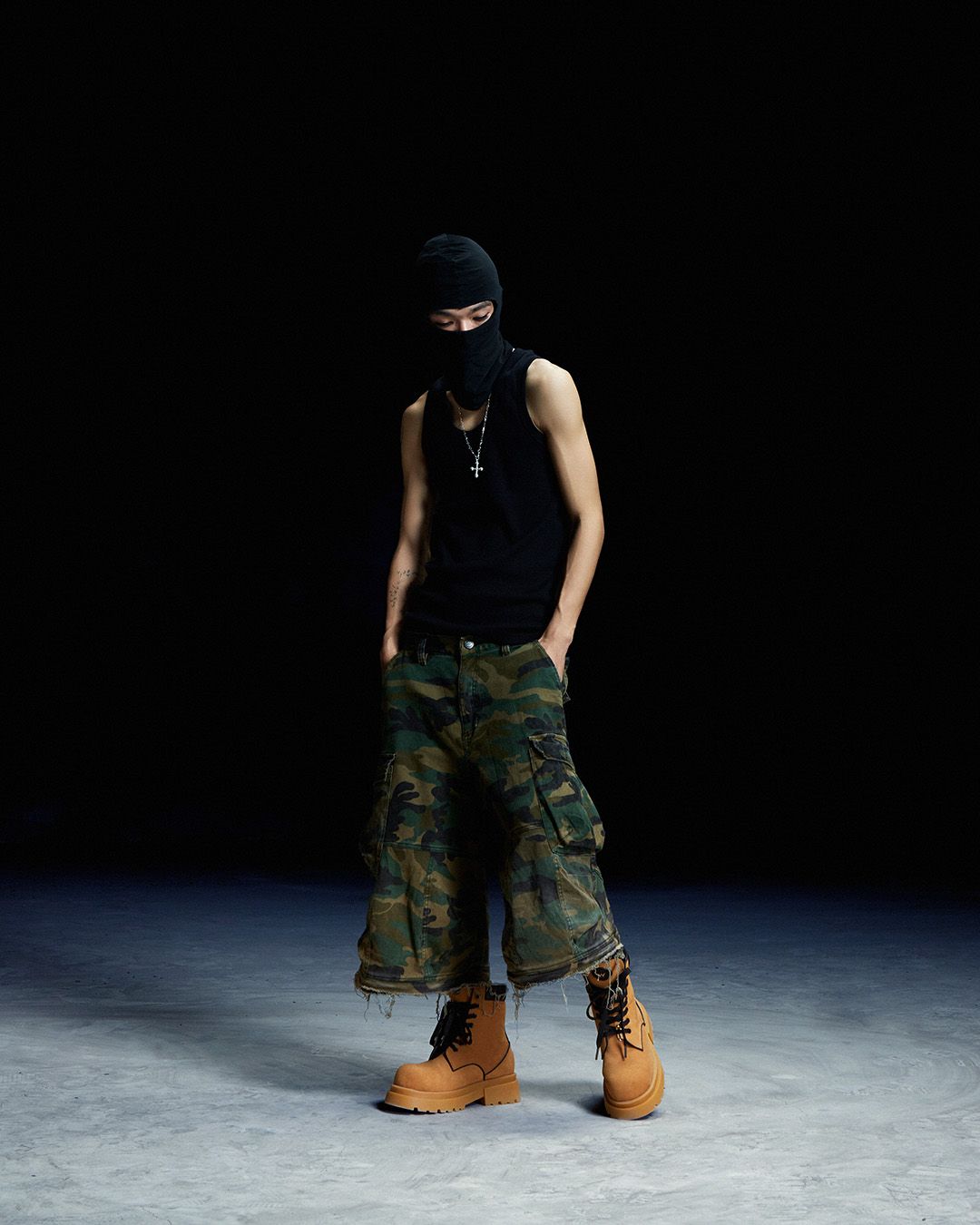 THE GIGANTIC WOLF COMBAT BOOT