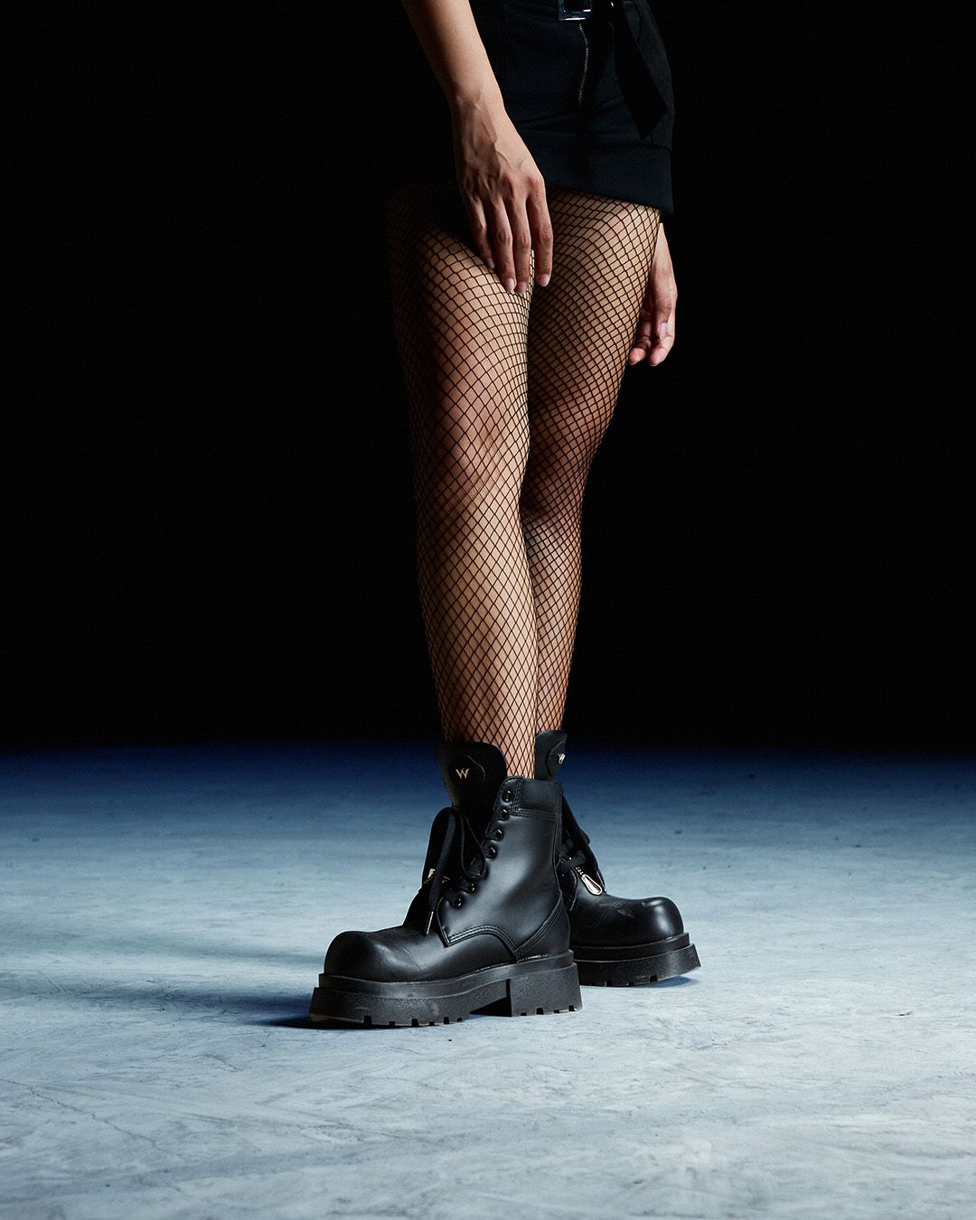 THE GIGANTIC WOLF COMBAT BOOT