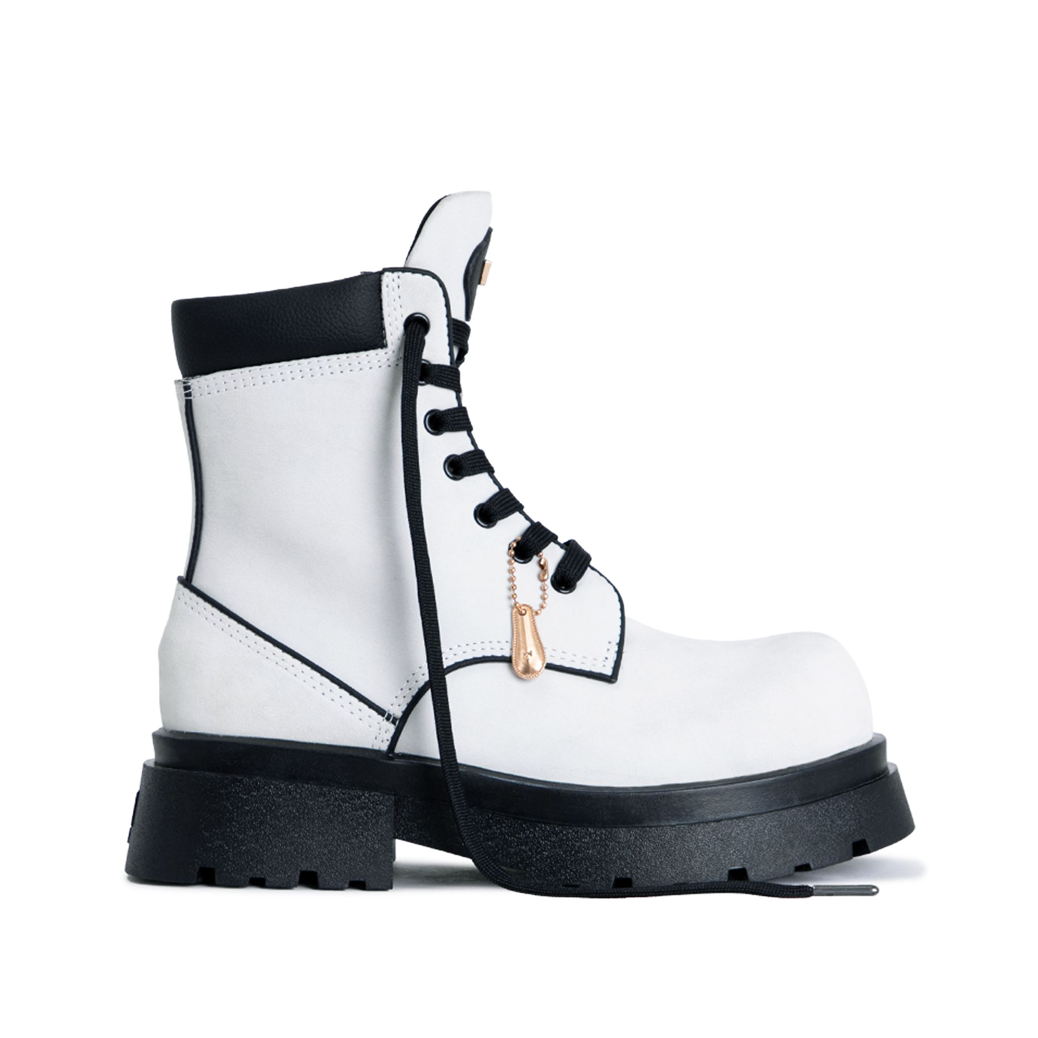 THE GIGANTIC WOLF COMBAT BOOT