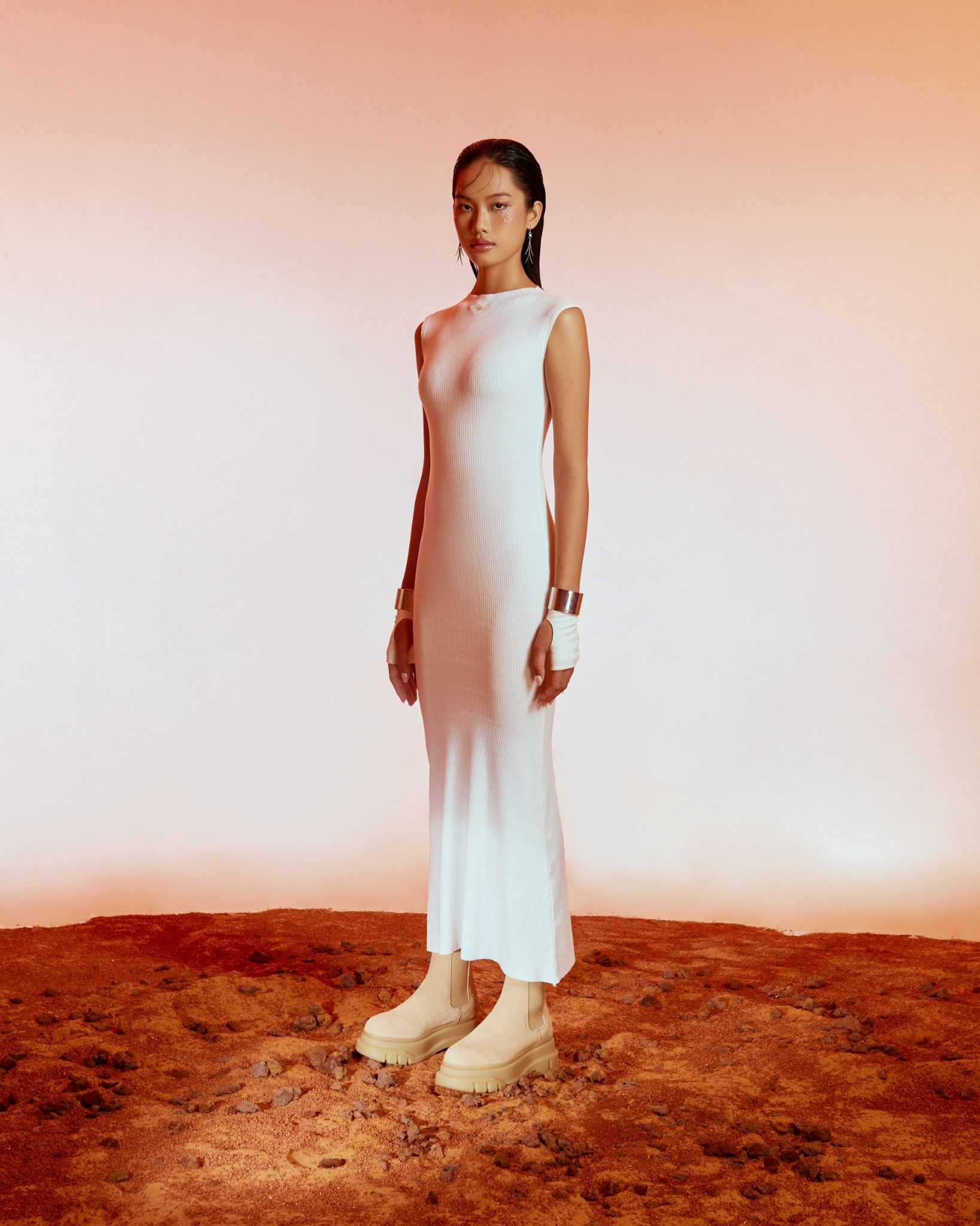 THE MARS LADY WOLF CHELSEA BOOT - TAN SUEDE