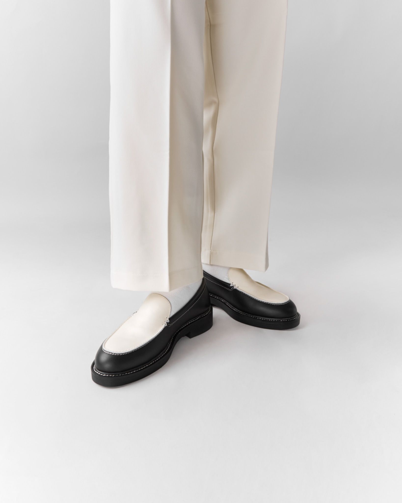 THE ELEGANT WOLF LOAFER - BLACK & OFFWHITE