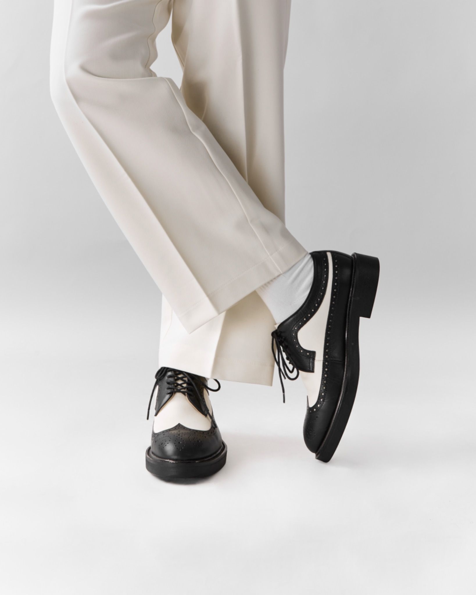 THE SEAN WOLF BROGUE DERBY - BLACK OFF WHITE